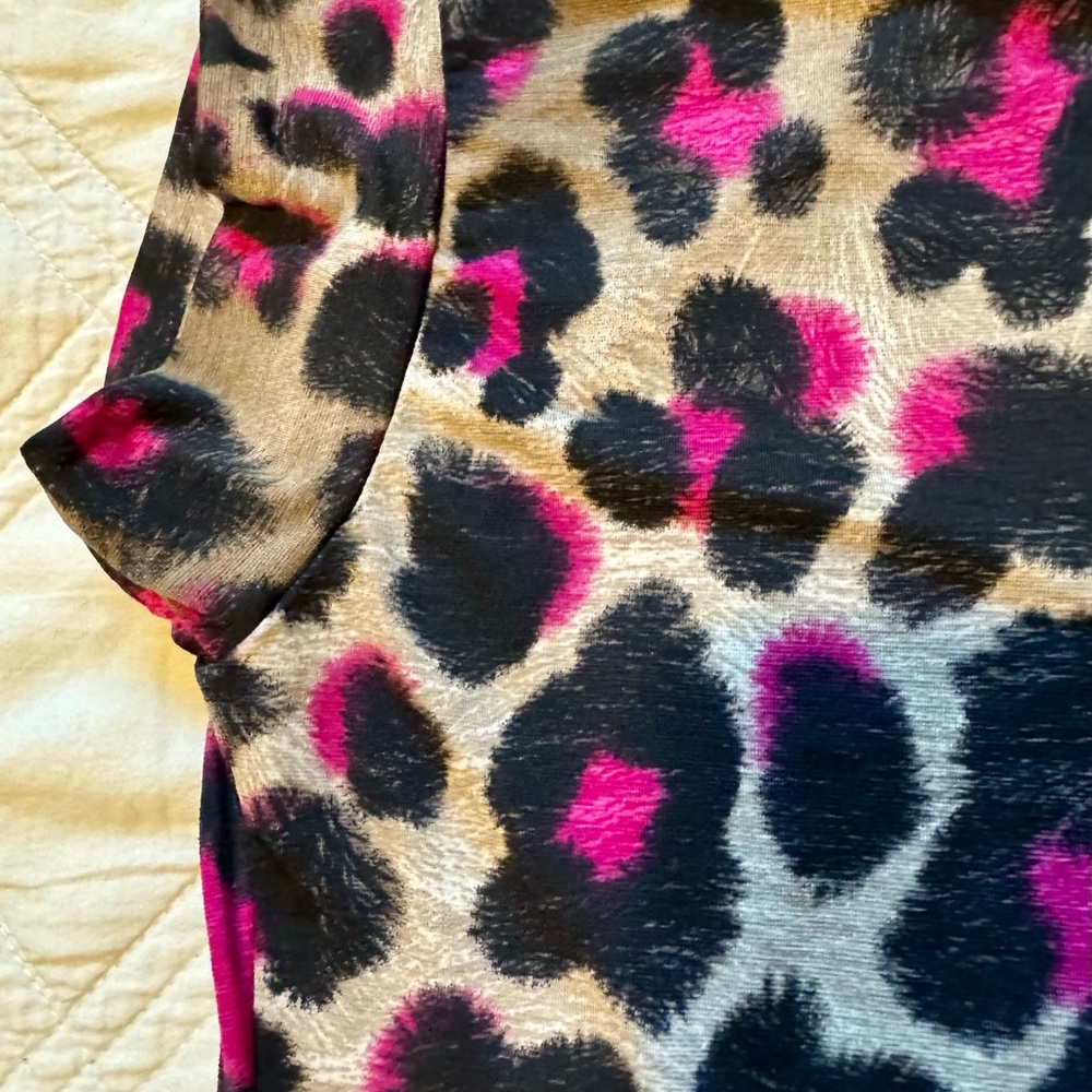 💗Gorgeous Dear Scarlett Mocha Magenta Leopard print dolman style blouse🤎 - Picture 3 of 10